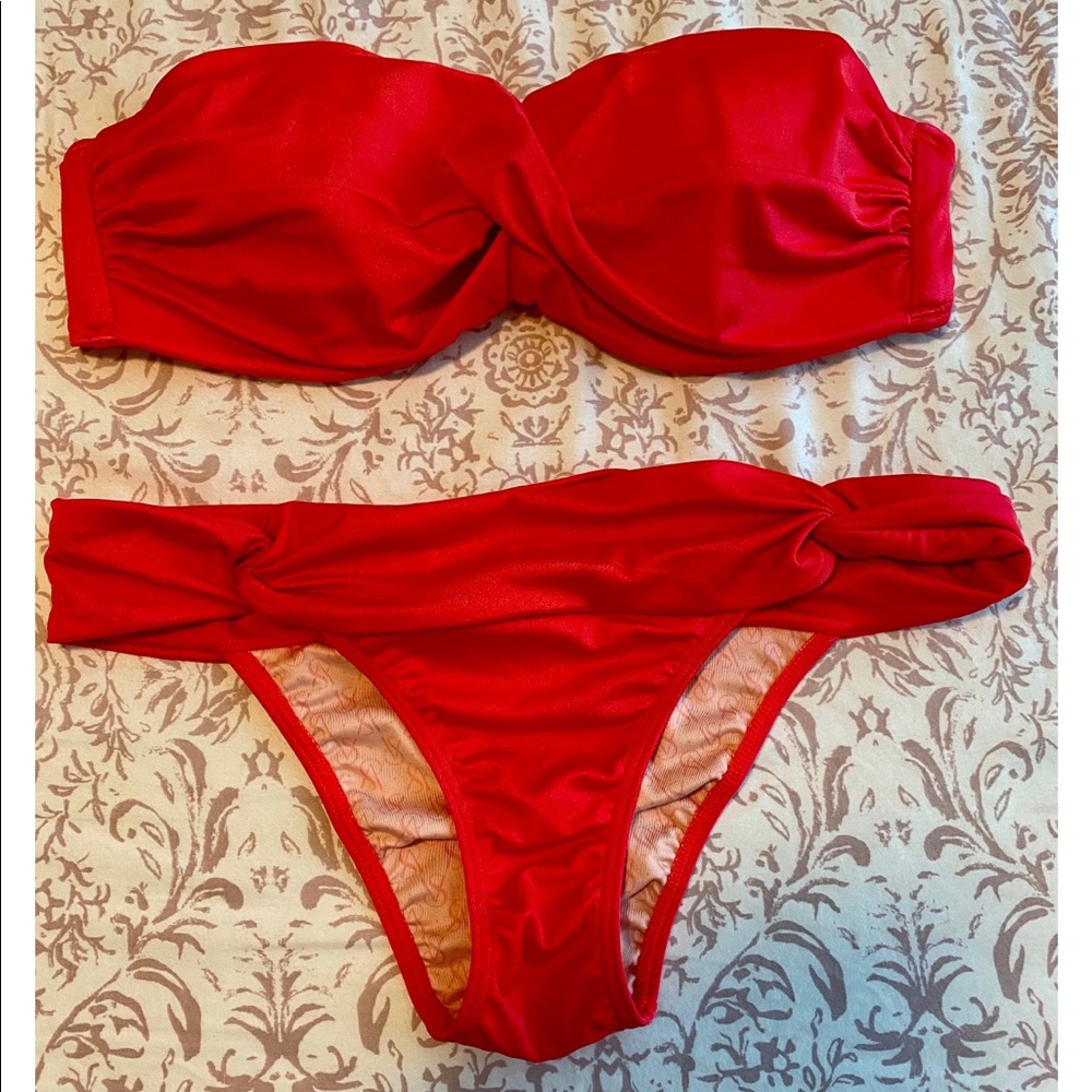 Cheeky strapless bikini